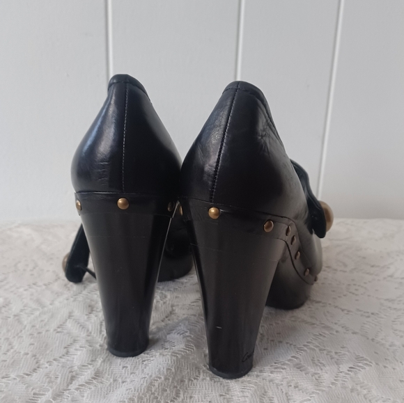 Coach Heels - Picture 4 of 11